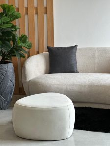 arredamento moderno pouf e divano